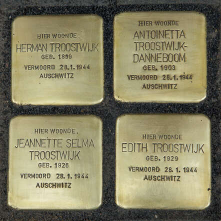 Stolpersteine Koestraat 16. Foto Ineke Walrave.