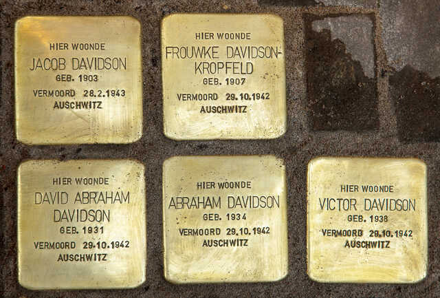 Stolpersteine Roggenstraat 27. Foto Ineke Walrave