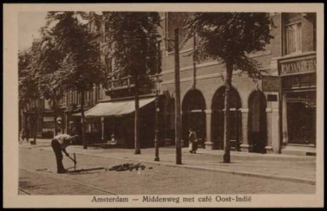 Middenweg met Café Oost-Indië.