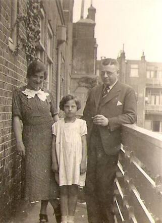 Ruth Albersheim with her parents Kurt nD Martha Albersheim-Abt