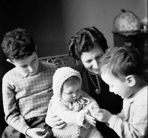 Marianne Bernadine (Jannie) Berkelij, with aunt Sophie Coppens-Berkelij, brother Philip Herman (Flip) Berkelij and a cousin