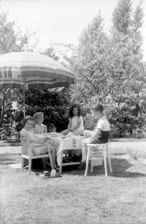 Elly Rosalie Birnbaum (dark haired girl in the photo)with chilren from the neighbourhood, 1941