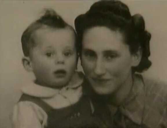 Bloeme Abram-Goldberg met haar zoontje