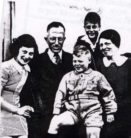 Eva, Berthold Baruch and Alfred Abraham Bodenheimer, with their parents Leo and Johanna Bodenheimer-Heymann