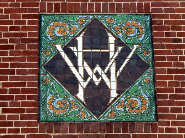 Tegeltableau van de St. Bouwfonds Handwerkers Vriendenkring.
