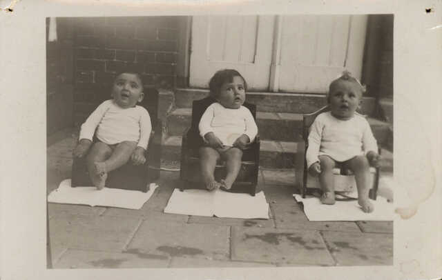 Group photo of the Creche at the Plantage Middenlaan in Amsterdam, 1934.