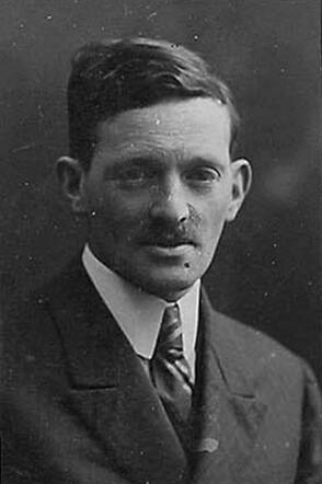 Bron: Stadsarchief Amsterdam Marktvergunning   Abraham Ketellapper 9-10-1891  2-9-1941 kaart dd 14-11-1927 kaart nr 745-9626