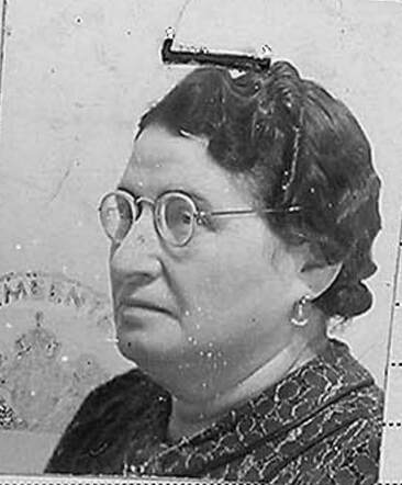 Bron: Stadsarchief Amsterdam Marktvergunning   Abraham Mok 15-5-1888  29-2-1944 Echtgenote
