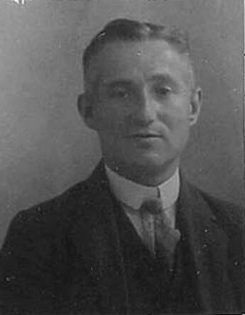 Bron: Stadsarchief Amsterdam Marktvergunning   Abraham Salomon Kannewasser 18-5-1883  15-10-1942