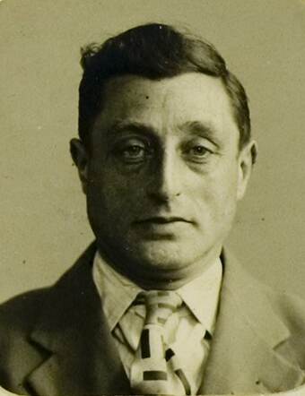 Bron: Stadsarchief Amsterdam Marktvergunning   Abraham Schelvis 13-4-1890  15-10-1942 dd onbekend