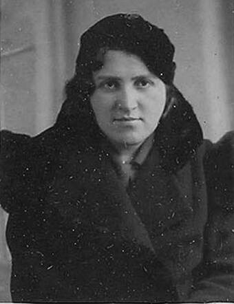 Bron: Stadsarchief Amsterdam Marktvergunning   Anna Engelsman 13-1-1911  11-6-1943