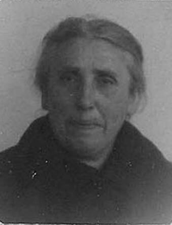 Bron: Stadsarchief Amsterdam Marktvergunning   Anna Gobes-van Coeverden 24-9-1865  5-3-1943 kaart dd 1-12-1923 kaartnr 745-8168