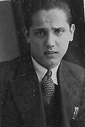 Bron: Stadsarchief Amsterdam Marktvergunning   Aron Blocq 7-12-1909  7-2-1945