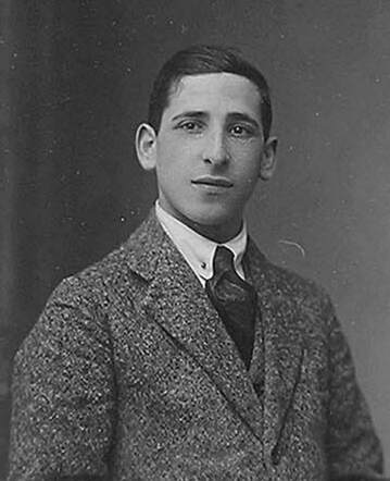Bron: Stadsarchief Amsterdam Marktvergunning   Aron Groen 5-11-1902  31-12-1944 kaart dd 7-11-1923  kaart nr 745-8304