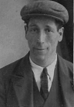 Bron: Stadsarchief Amsterdam Marktvergunning   Barend Scholte 17-10-1894  31-3-1944 kaart dd 19-6-1933 kaart nr 745-13711