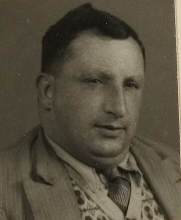 Bron: Stadsarchief Amsterdam Marktvergunning   Benjamin Schelvis 28-4-1899  9-7-1943 kaart dd onbekend