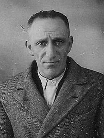 Bron: Stadsarchief Amsterdam Marktvergunning   Berend Schoonhoed 2-8-1892  31-3-1944 kaart dd 10-3-1939  kaart 745-3616