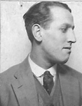 Bron: Stadsarchief Amsterdam Marktvergunning    Elie de Wilde  4 mei 1906