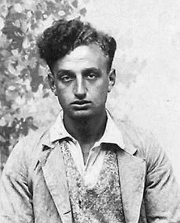 Bron: Stadsarchief Amsterdam Marktvergunning    Emanuel Degen  15-3-1913  31-3-1944  kaart 745-18737v