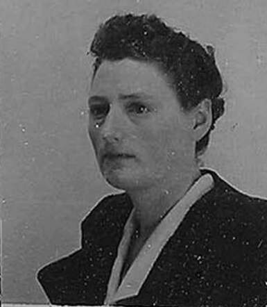 Bron: Stadsarchief Amsterdam Marktvergunning   Esther Pinto-Waterman 19-3-1915 Amsterdam  15-1-2012 Amsterdam kaart dd 18-7-1940 kaart nr 745-3104