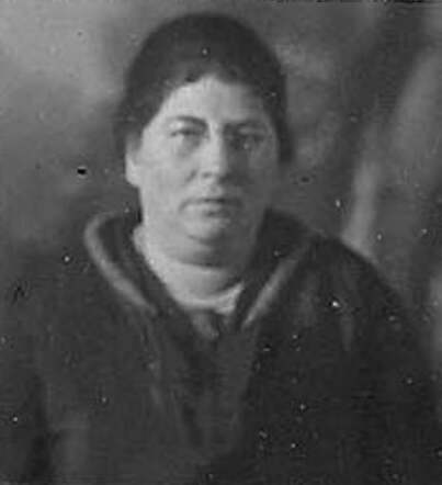 Bron: Stadsarchief Amsterdam Marktvergunning   Eva d'Ancona-Aarons 4-7-1879  12-2-1943 kaart dd 1-12-1923  kaart 745-4949