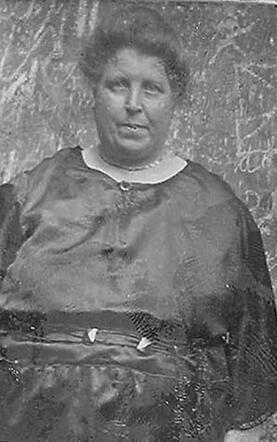 Bron: Stadsarchief Amsterdam Marktvergunning   Eva Neeter-Bleekroode 6-7-1868  4-10-1940 kaart dd 25-4-1924  kaart nr 745-11971