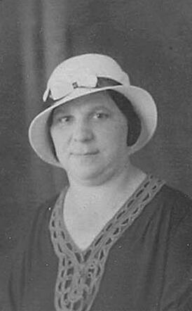 Bron: Stadsarchief Amsterdam Marktvergunning   Fietje Beugeltas-Fransman 2-4-1895  5-2-1943 kaart dd 10-7-1933  kaart 745-283 Zelfde portret van een andere marktkaart