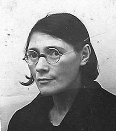 Bron: Stadsarchief Amsterdam Marktvergunning   Henriette van Sijs-Hagenaar 10-11-1897 4-6-1943  kaart dd 15-5-1942  kaart nr 745-4046