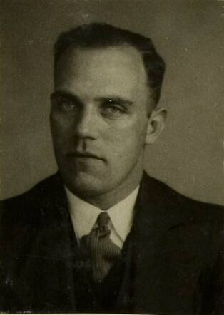 Bron: Stadsarchief Amsterdam Marktvergunning  Hijman van Cleef 13-7-1904  2-7-1943