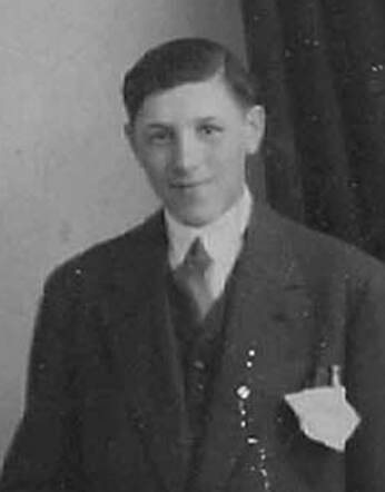 Bron: Stadsarchief Amsterdam Marktvergunning   Isaac Segal  24-5-1916  31-3-1944 kaart 745-17134v