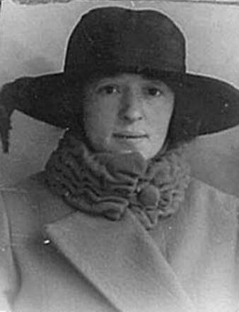 Bron: Stadsarchief Amsterdam Marktvergunning   Jansje Cohan-Leeger 25-7-1896  10-9-1943 kaart dd 31-3-1924 kaart nr 745-8196