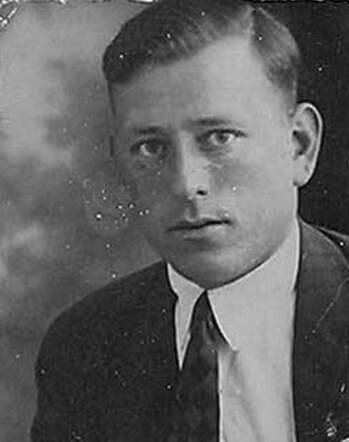 Bron: Stadsarchief Amsterdam Marktvergunning   Joseph Aluin 22-1-1906  8-8-1936  kaart dd 3-9-1932  kaart 745-71