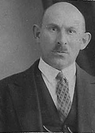 Bron: Stadsarchief Amsterdam Marktvergunning    Jozeph de Goeije 1-8-1885  3-9-1943 kaart dd 8-5-1933 kaartnr 745-7947