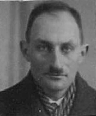 Bron: Stadsarchief Amsterdam Marktvergunning   Julius Simon 13-8-1893  4-6-1943 kaart dd 12-2-1934  kaart nr 745-13961