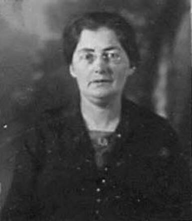 Bron: Stadsarchief Amsterdam Marktvergunning   Leentje Slap-Witteboon 30-1-1869  10-9-1939 kaart dd 31-3-1924  kaart nr 745-13990