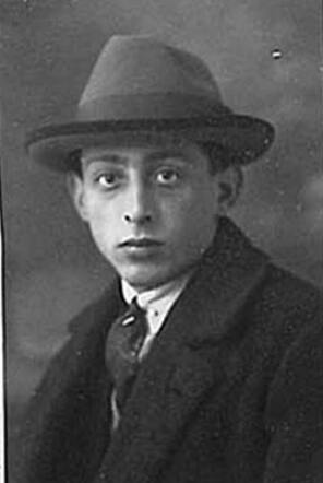 Bron: Stadsarchief Amsterdam Marktvergunning  Levie Broekman 7-5-1904  16-8-1942 kaart dd 14-2-1927  kaart nr 745-6279