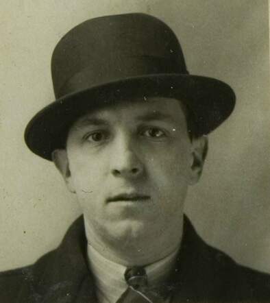 Bron: Stadsarchief Amsterdam Marktvergunning    Levie Piller 11-1-1905  28-9-1979 kaart dd onbekend