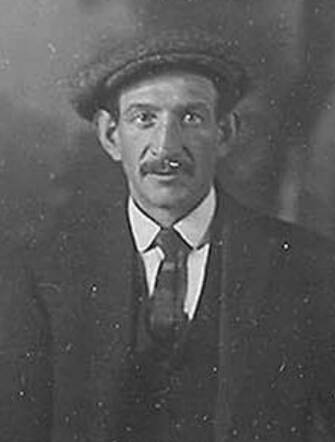 Bron: Stadsarchief Amsterdam Marktvergunning   Levie Roodveldt 21-1-1886  4-12-1924 kaart dd 1-12-1922 kaart nr 745-13181