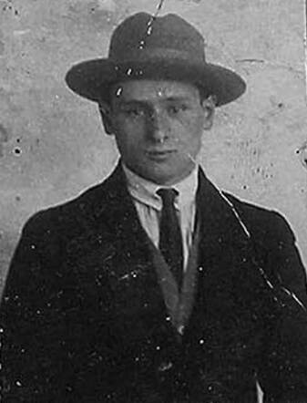 Bron: Stadsarchief Amsterdam Marktvergunning   Levie Winnik  7-3-1901   30-4-1943