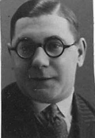 Bron: Stadsarchief Amsterdam Marktvergunning   Lion Knoop 22-1-1905  4-6-1943 kaart dd 15-1-1934  kaart 745-9895