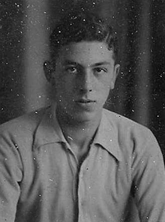 Bron: Stadsarchief Amsterdam Marktvergunning   Louis Schaap 26-6-1917  11-6-1943 kaart dd 8-8-1938  kaart nr 745-3547