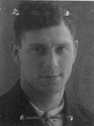 Bron: Stadsarchief Amsterdam Marktvergunning  Marcus van der Woude 6-8-1906  30-11-1943