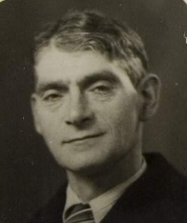 Bron: Stadsarchief Amsterdam Marktvergunning    Maurits Cohen 25-2-1888  2-7-1943  kaart 013025_002