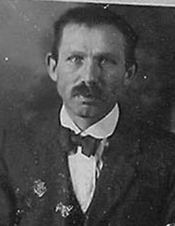 Bron: Stadsarchief Amsterdam Marktvergunning   Meijer Sierles 18-10-1884  vermist  kaart dd 1-1-1924  kaart nr 745-13943