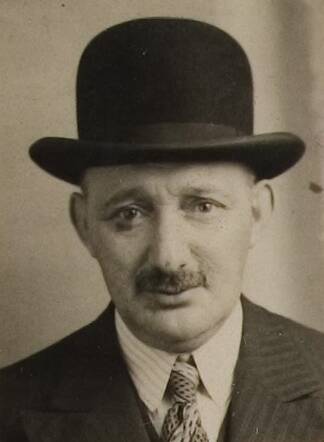 Bron: Stadsarchief Amsterdam Marktvergunning   Mendele Schoonhoed  8-4-1886  4-6-1943 kaart nr A00773012394_002