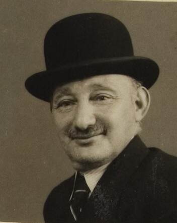 Bron: Stadsarchief Amsterdam Marktvergunning   Mendele Schoonhoed  8-4-1886  4-6-1943 kaart nr A00773012394_002