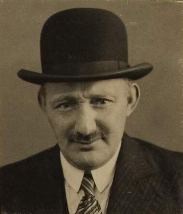 Bron: Stadsarchief Amsterdam Marktvergunning   Mendele Schoonhoed  8-4-1886  4-6-1943 kaart nr A00773012394_002