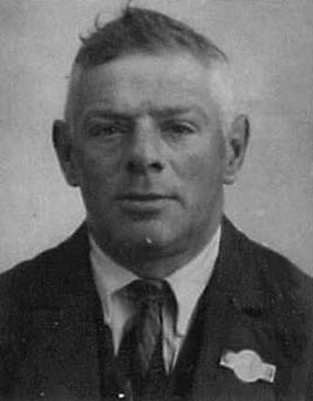 Bron: Stadsarchief Amsterdam Marktvergunning    Michel Soep  10-1-1890  4-6-1943  kaart 745-19329v