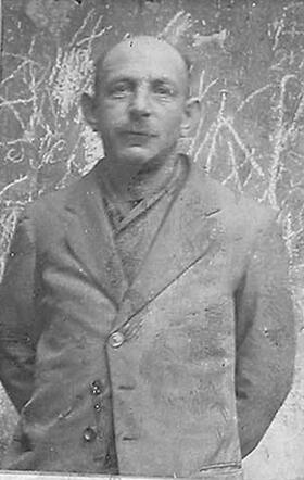 Bron: Stadsarchief Amsterdam Marktvergunning   Mozes Neeter 22-1-1874  9-4-1943 kaart dd 25-4-1924  kaart nr 745-11971