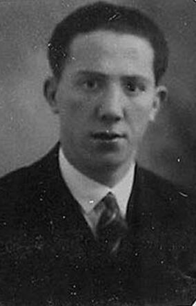 Bron: Stadsarchief Amsterdam Marktvergunning   Nathan Gobits 15-5-1906 kaart dd 15-10-1928 kaart nr745-8190